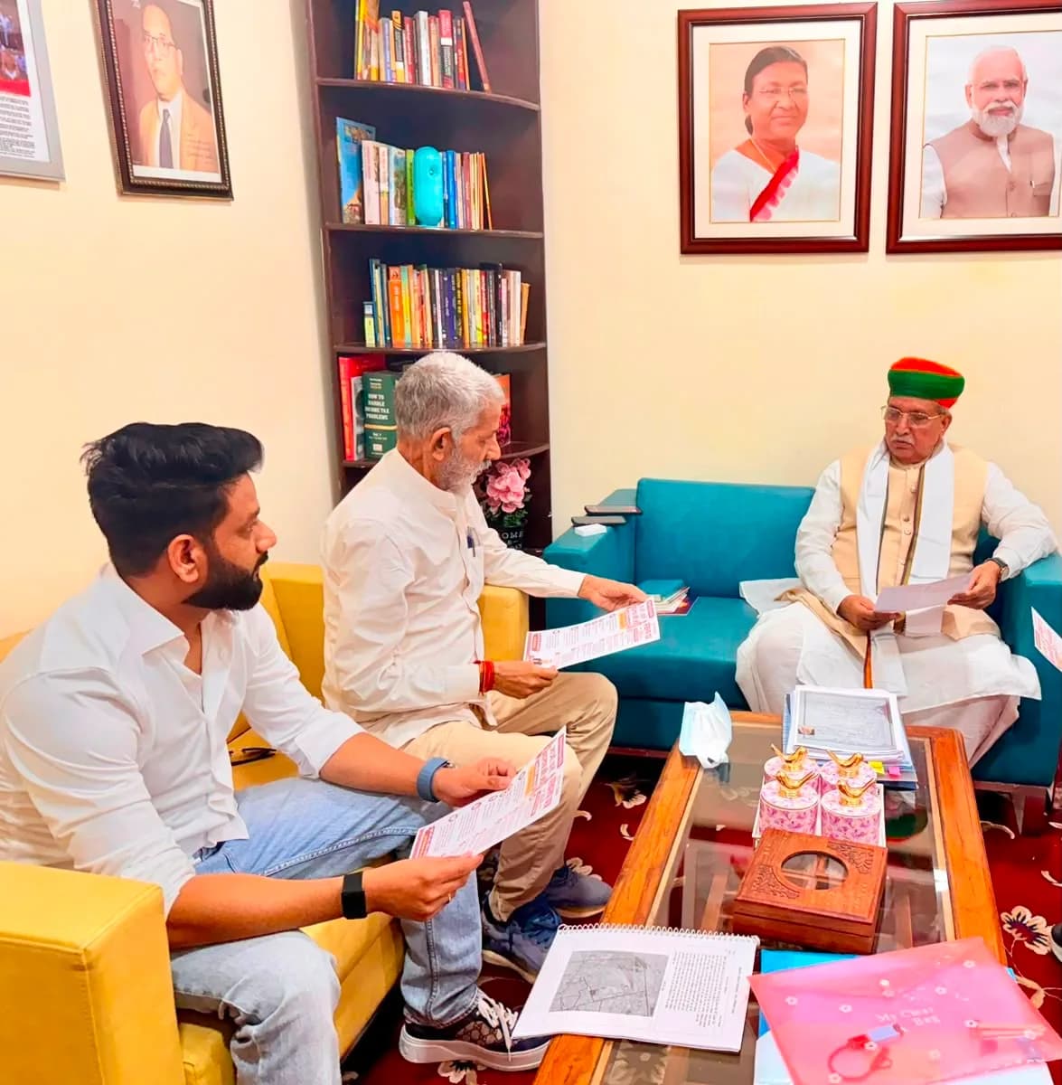 विधायक व्यास से रुष्ट बीजेपी नेता किराड़ू दिल्ली में केंद्रीय मंत्री मेघवाल से मिले,21  समर्थकों को बीजेपी की टिकट देने की रखी मांग