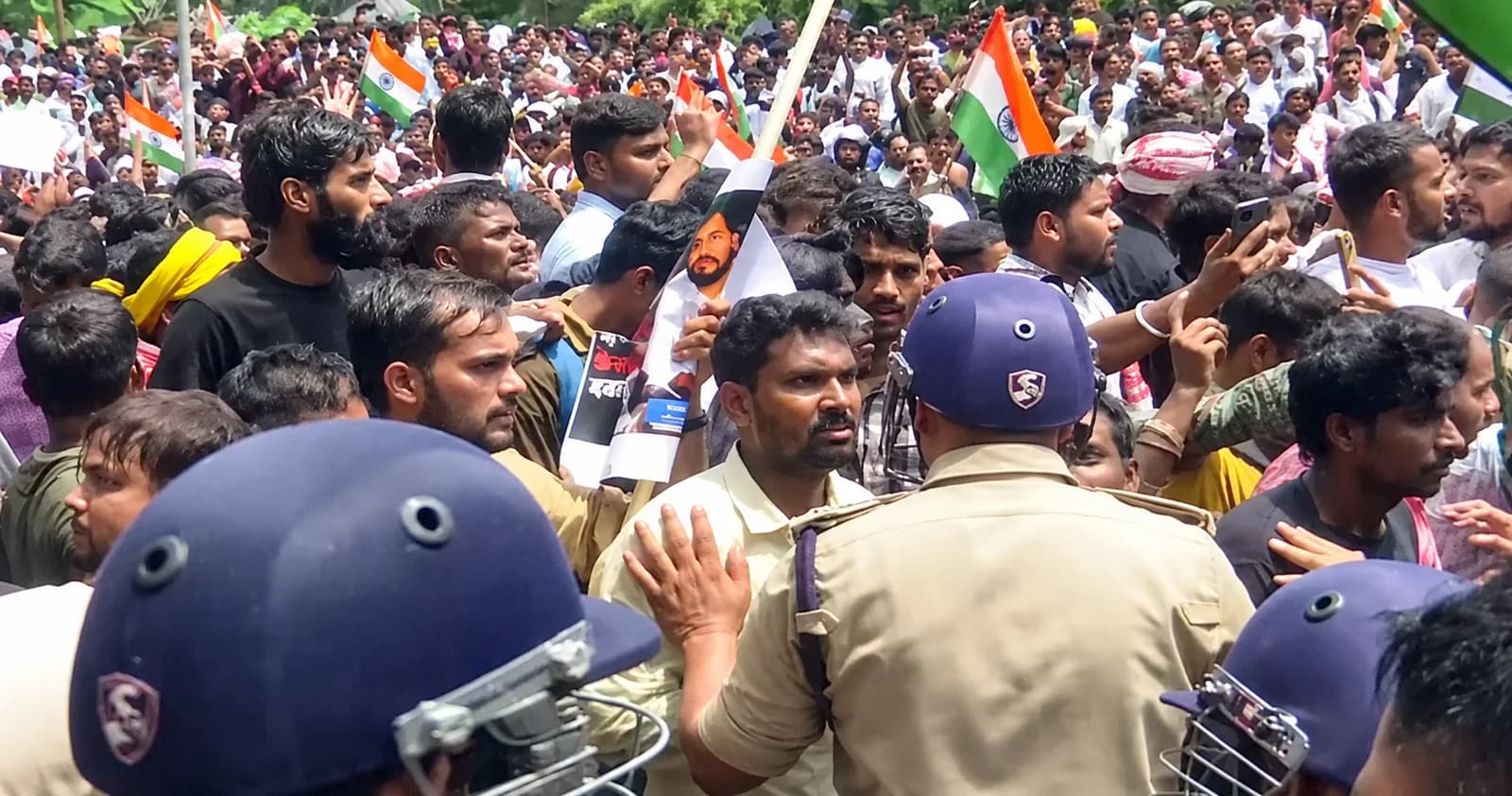जंतर-मंतर पर छात्रों की आवाज, झारखंड में चुप्पी क्यों? सवाल सिर्फ लाठीचार्ज का नहीं, सियासत के दोहरे मापदंड का भी