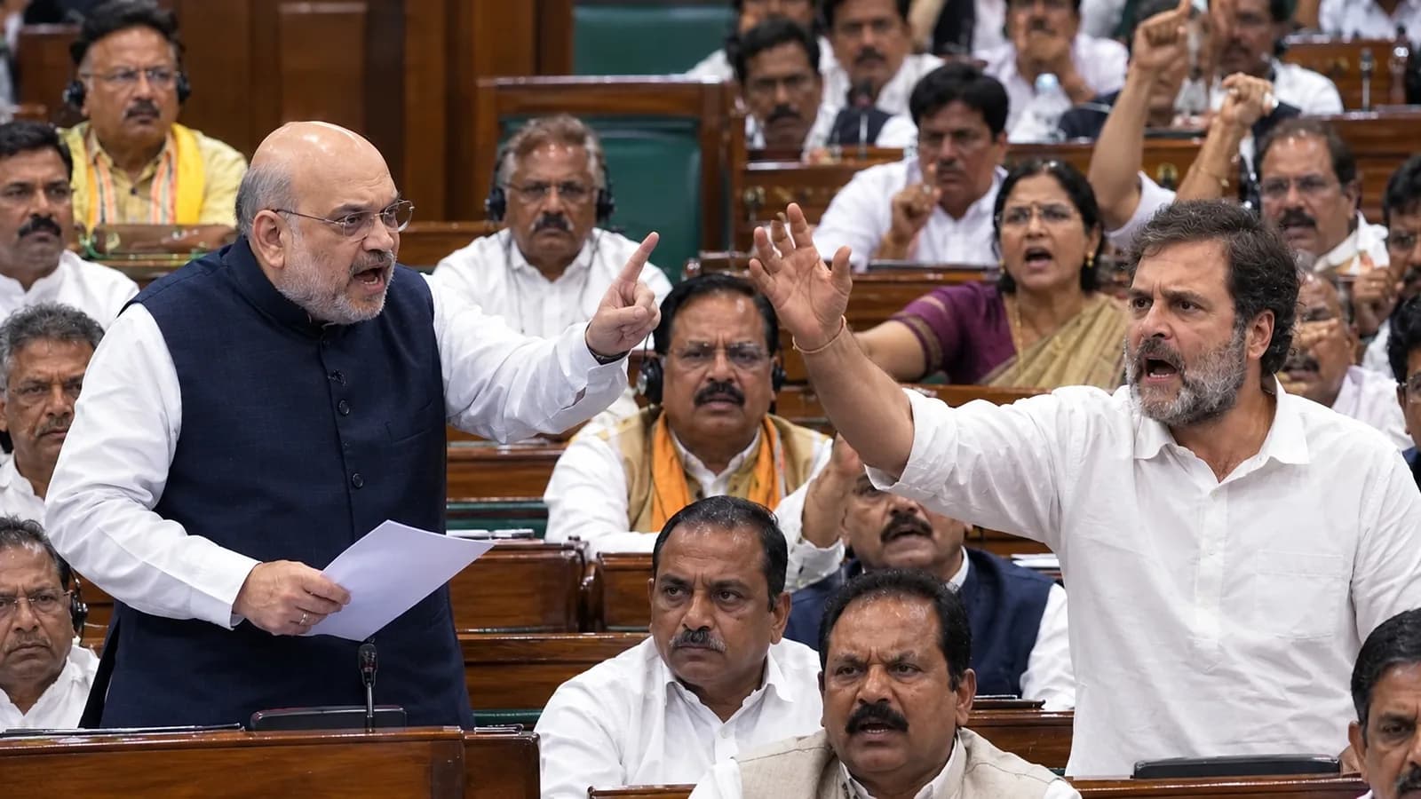 संसद में गतिरोध बरकरार, NEET छात्र आंदोलन पर चर्चा को लेकर सरकार-विपक्ष आमने-सामने