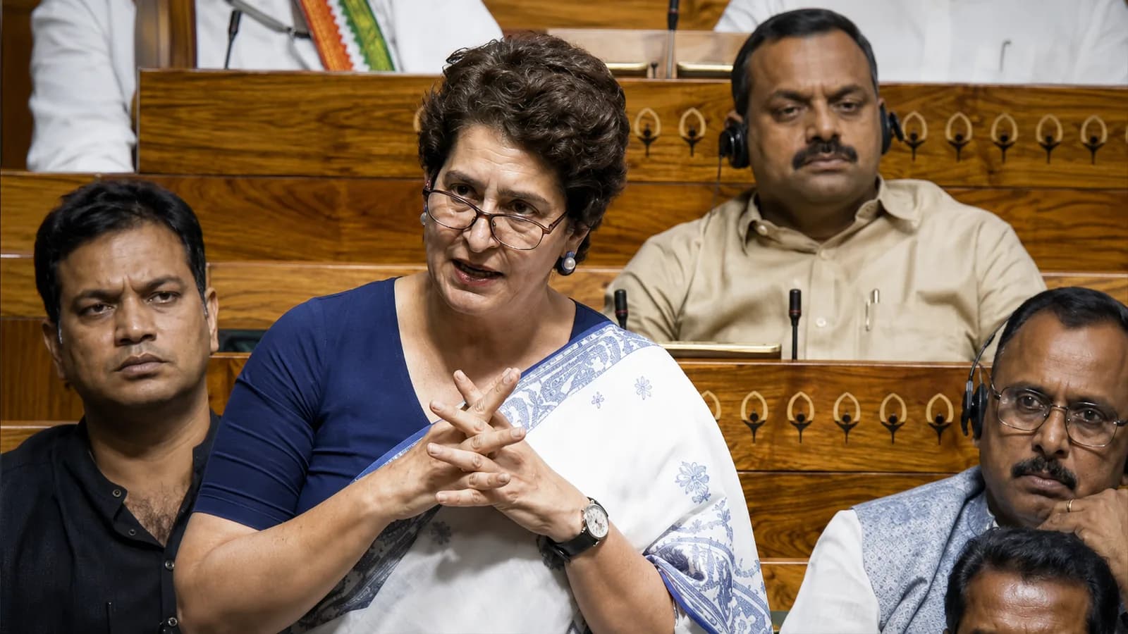 आईआईटी निदेशक पर टिप्पणी को लेकर घिरीं प्रियंका गांधी, भाजपा ने योग्यता और वंशवाद पर छेड़ी बहस